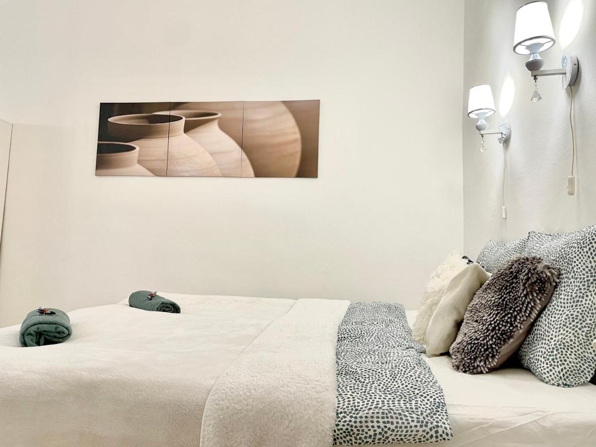White Apartment Near The Famous New York Cafe Budapest Bagian luar foto